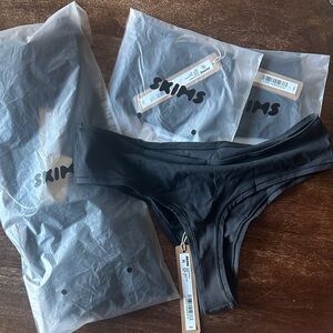 NWT SKIMS Fits Everybody Thongs (3) and Crop Top Bundle in Black